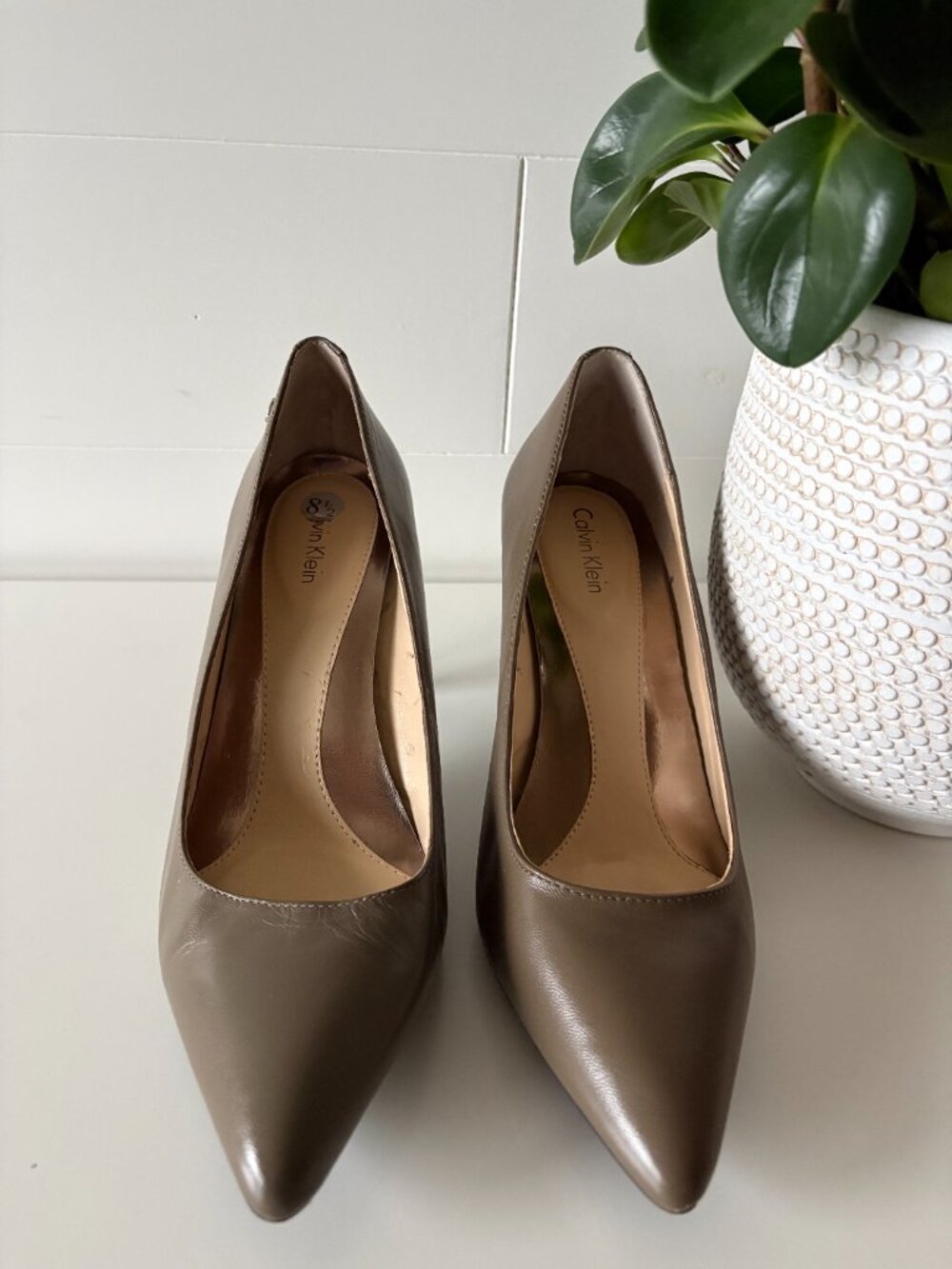 CALVIN KLEIN Leather Nadine pumps in Deep Taupe, size 8.5, Like New